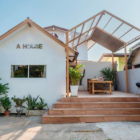 A House Villa Ко Ларн Екстериор снимка