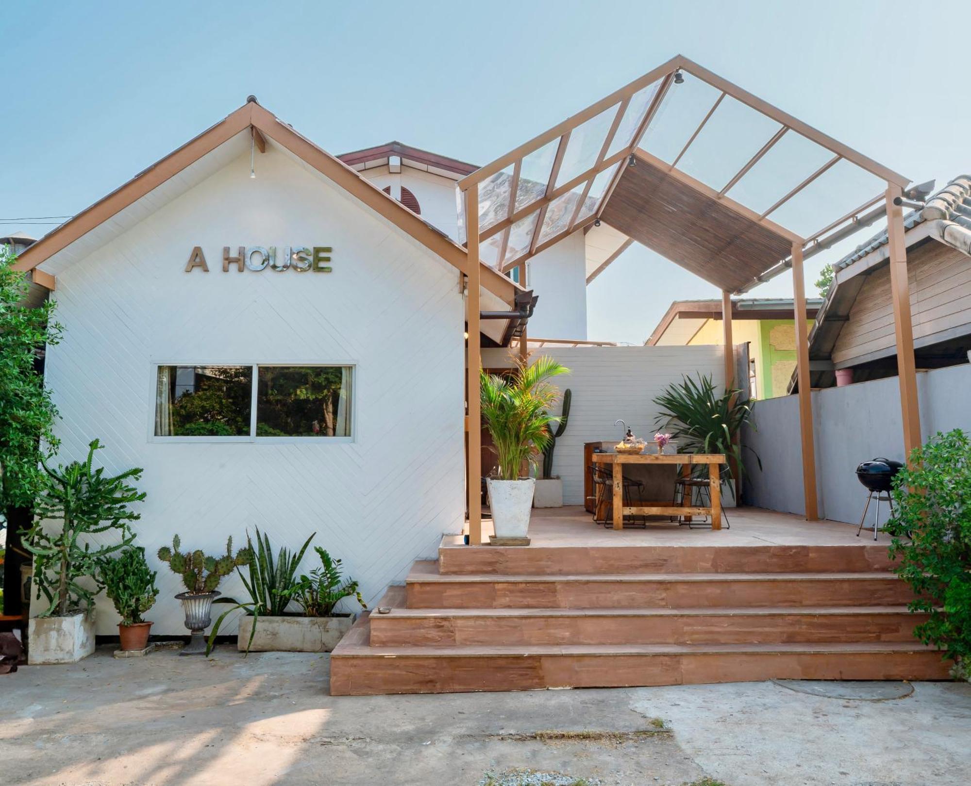 A House Villa Ко Ларн Екстериор снимка